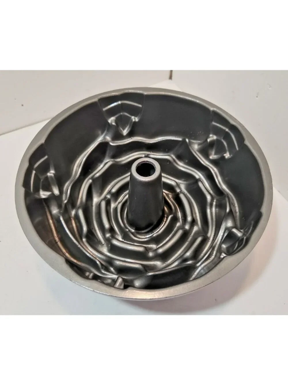 Nordic Ware Rose Flower Bundt Cake Pan Cast Aluminum Non Stick USA 10 Cup Mold